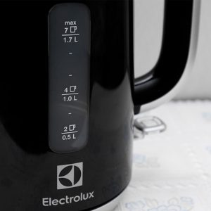 Bình đun siêu tốc Electrolux 1.7 lít EEK3505 giá tốt - góc nhìn 2