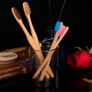 Bàn chải đánh răng bằng tre thân thiện với môi trường