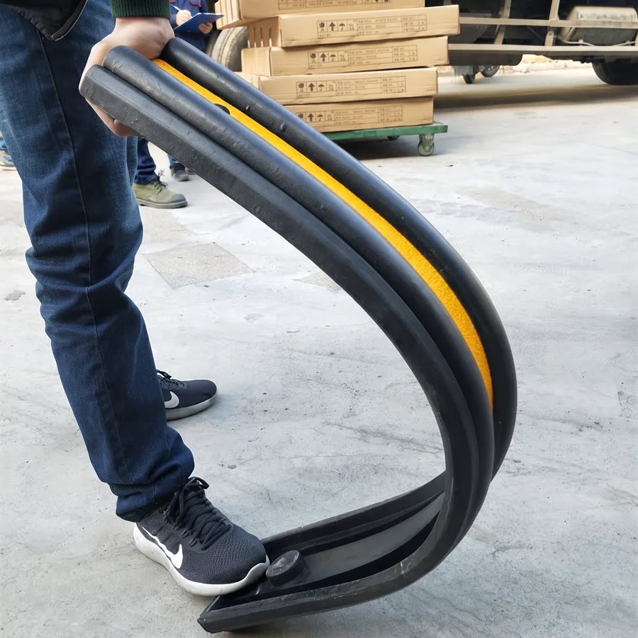 Len tường chống va đập