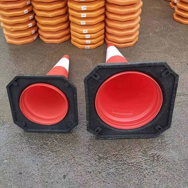 Cọc giao thông phản quang hình chóp