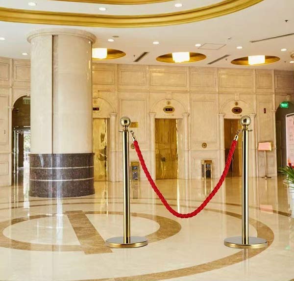 Cột chắn inox mạ vàng dây trùng