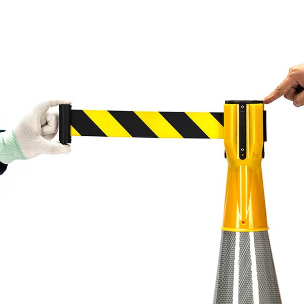 Đầu và dây kéo nối cọc tiêu tạo rào chắn giao thông di động