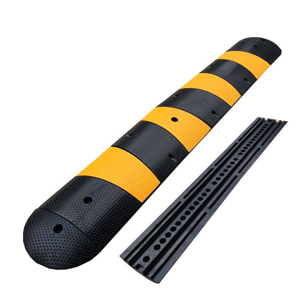 Gờ giảm tốc trên đường phố
