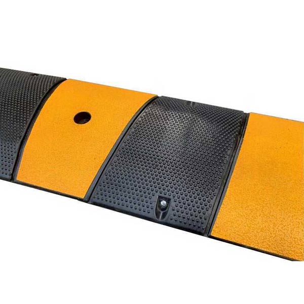 Gờ giảm tốc trên đường phố