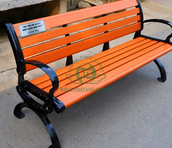 Ghế sân trường nhựa giả gỗ tặng trường cuối năm