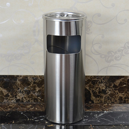 Thùng rác inox có gạt tàn thuốc lá
